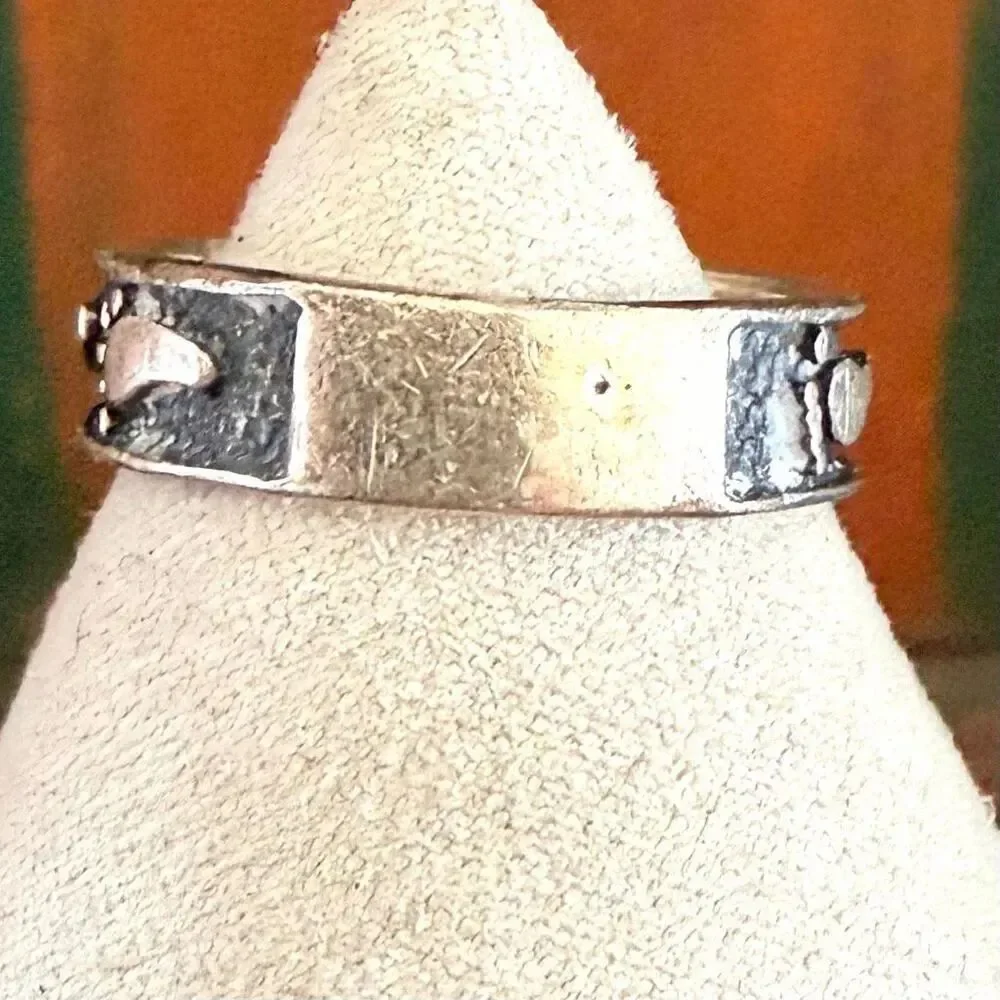 Vintage 925 Sterling Silver Footprint Band Ring Oxidized Walking Path Design